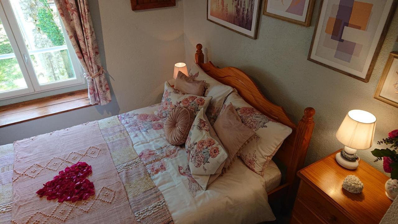 La Colline De Tilleul - Les Deux Puits - Cosy Cottage With Swimming Pool Near Aubeterre Saint-Romain  Eksteriør bilde