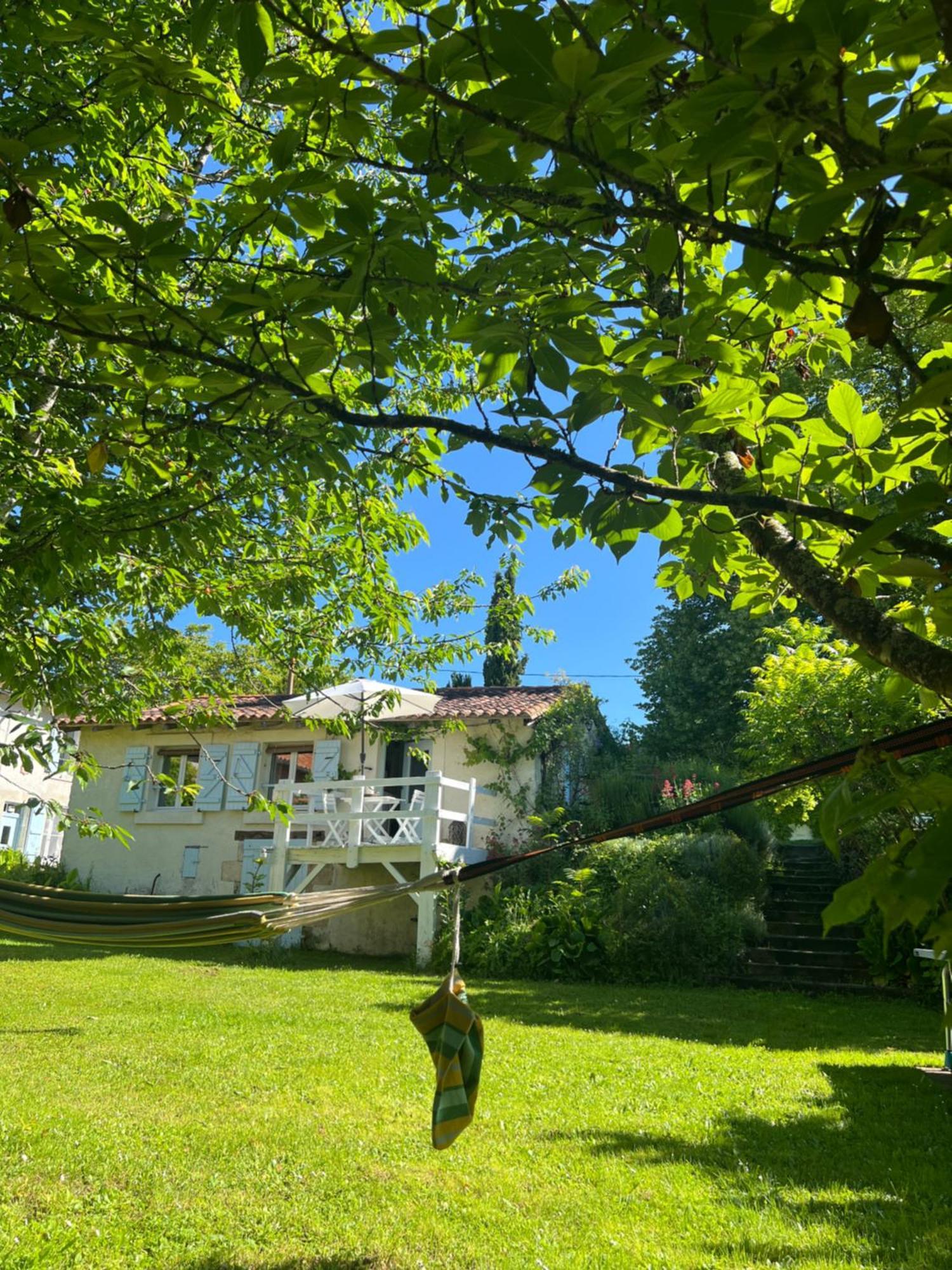 La Colline De Tilleul - Les Deux Puits - Cosy Cottage With Swimming Pool Near Aubeterre Saint-Romain  Eksteriør bilde
